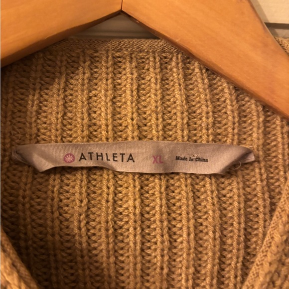 Athleta Women’s 100% fine merino Camel zip cardigan sweater size XL fits like L. - Picture 2 of 4